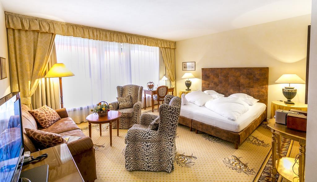 Dominik Alpine City Wellness Hotel - Adults Only Brixen Exteriér fotografie