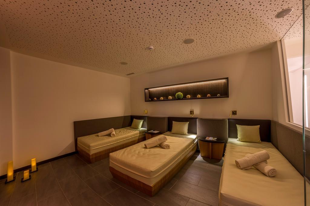 Dominik Alpine City Wellness Hotel - Adults Only Brixen Exteriér fotografie